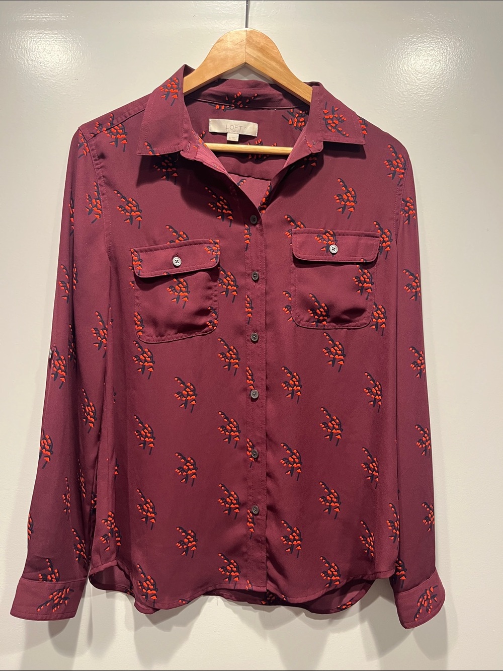 LOFT Burgundy Maroon Floral Button-Front Shirt dual chest pockets Med Polyester